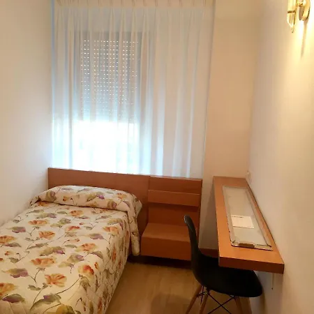 Spacious In With Shared Pool 85 M² *