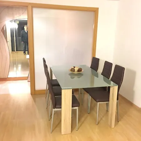 Spacious In With Shared Pool 85 M² * Terrassa