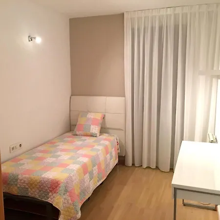 Spacious In With Shared Pool 85 M² Apartment