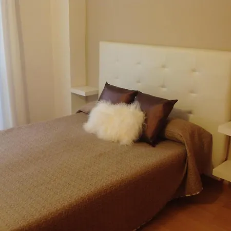 Spacious In With Shared Pool 85 M² *