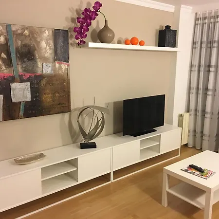 Spacious In With Shared Pool 85 M² Apartment