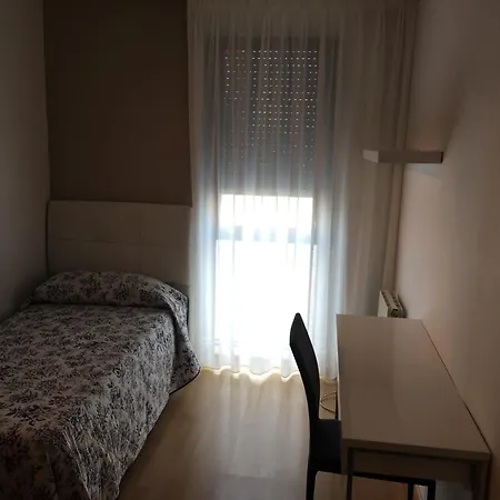 Spacious In With Shared Pool 85 M² *