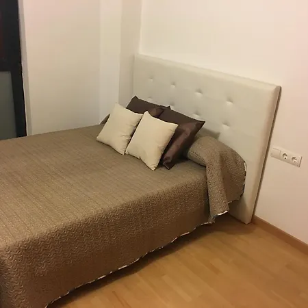 Spacious In With Shared Pool 85 M² Terrassa