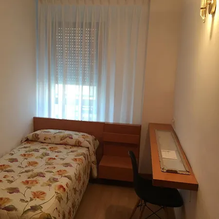 Spacious In With Shared Pool, 85 M² Appartement