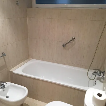 Spacious In With Shared Pool, 85 M² Appartement