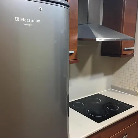 Spacious In With Shared Pool, 85 M² * Terrassa