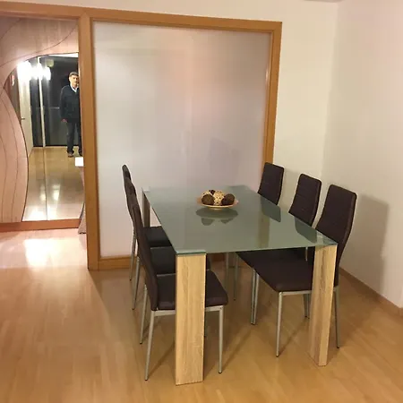 Spacious In With Shared Pool, 85 M² Appartement Terrassa