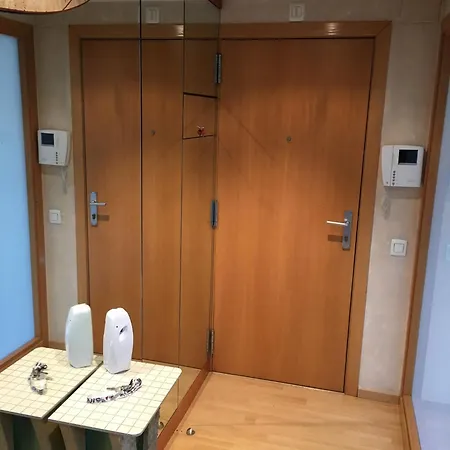 Spacious In With Shared Pool, 85 M² Apartament