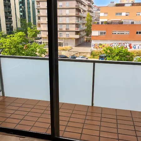 Spacious In With Shared Pool, 85 M² Appartement