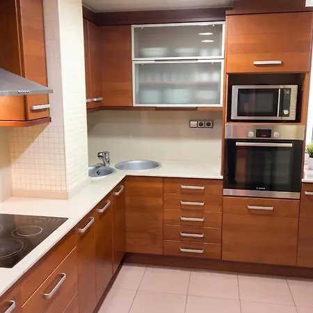 Spacious In With Shared Pool, 85 M² Terrassa